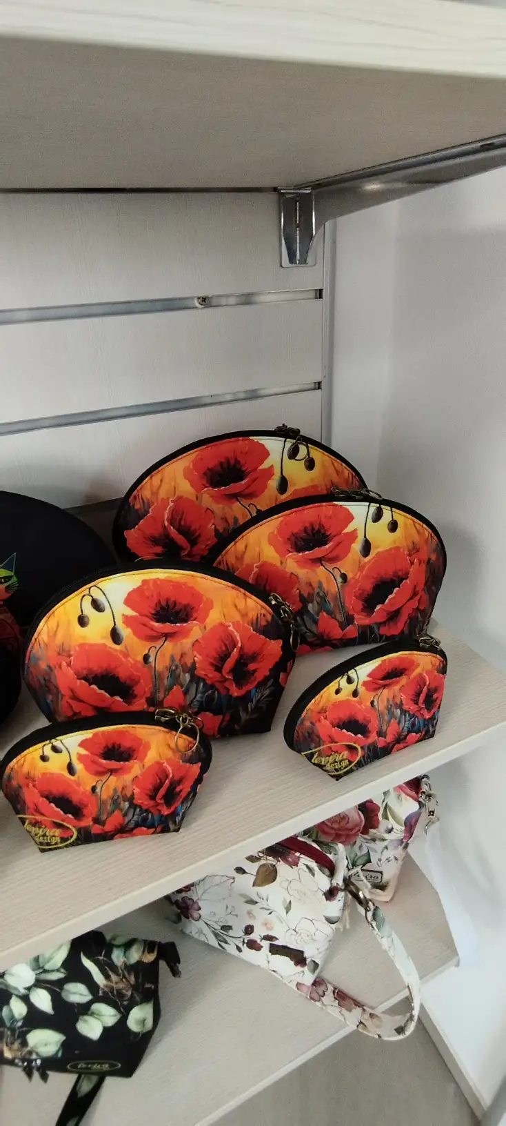 Paňaženky a malé kapsičky.